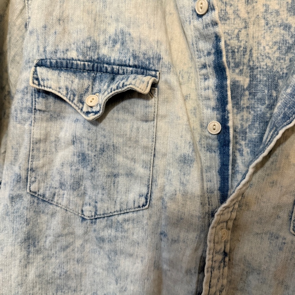 Levi’s Acid Wash Denim Western Shirt L Blue Snap Button Y2K Cowboycore - Picture 2 of 5